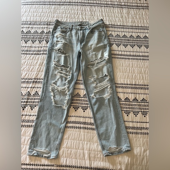 American Eagle Strigio Mom Jean - Picture 1 of 16